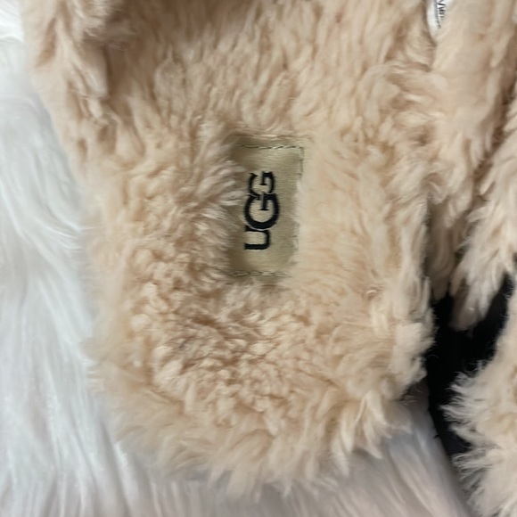 Ugg Fuzz Sugar Cross Slide New size 8, 9 - Picture 8 of 14